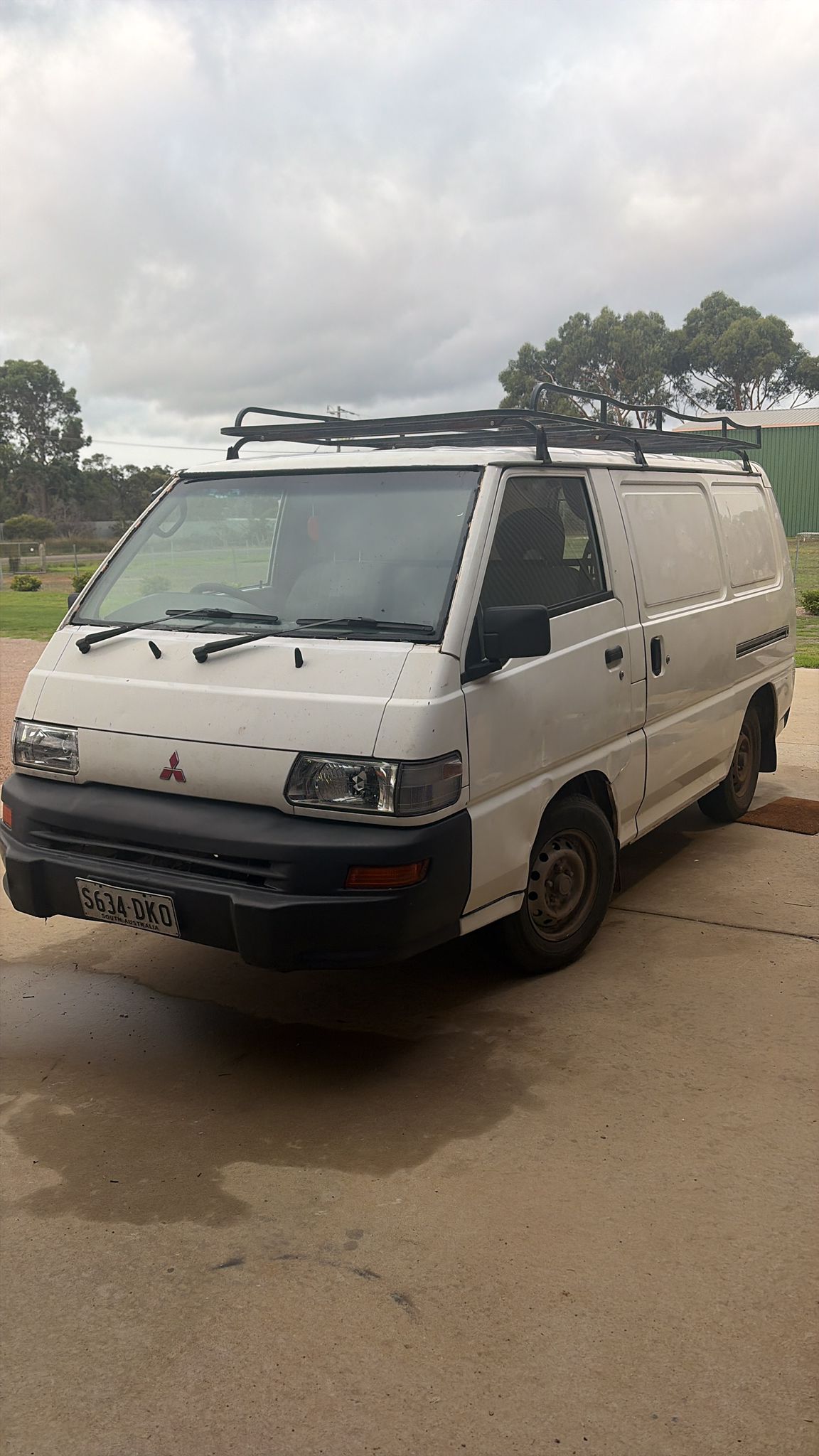 Brodi — Mitsubishi Express campervan interior setup
